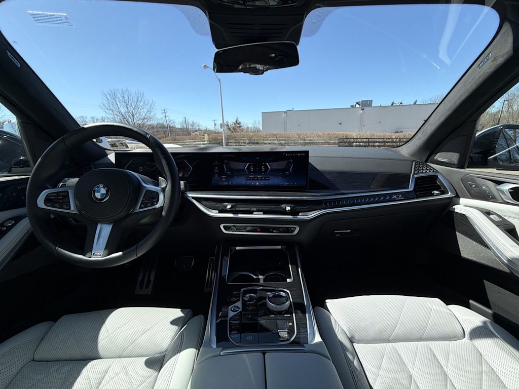 Thumbnail: 2024 BMW X7 - 10