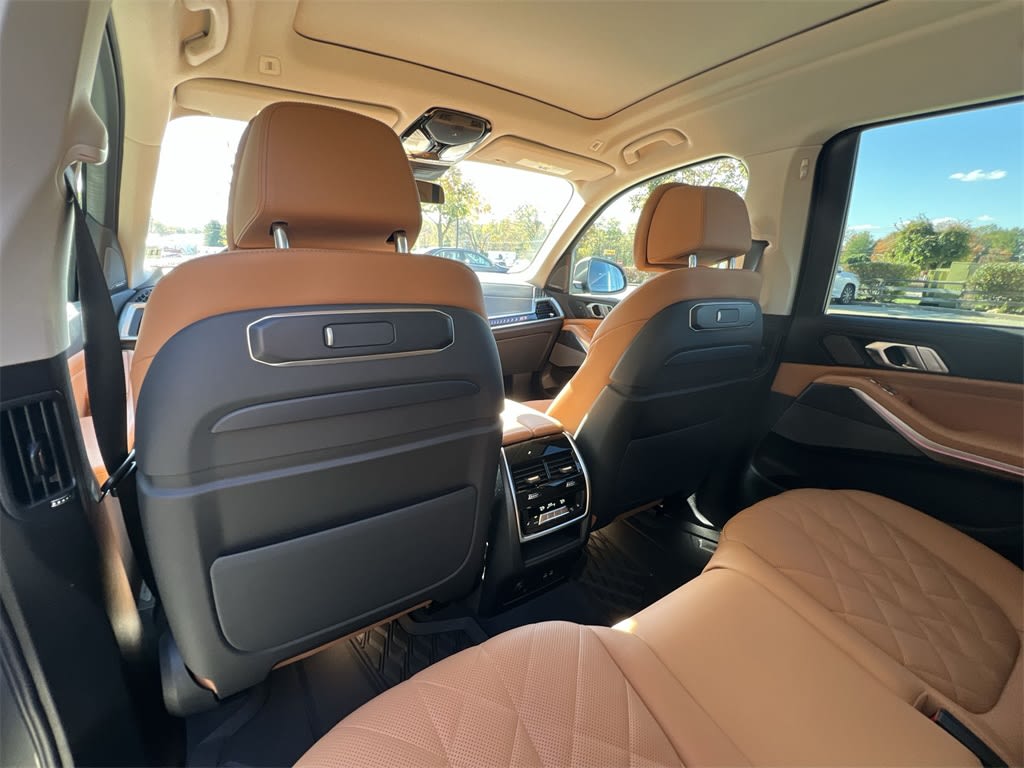 Thumbnail: 2023 BMW X7 - 13