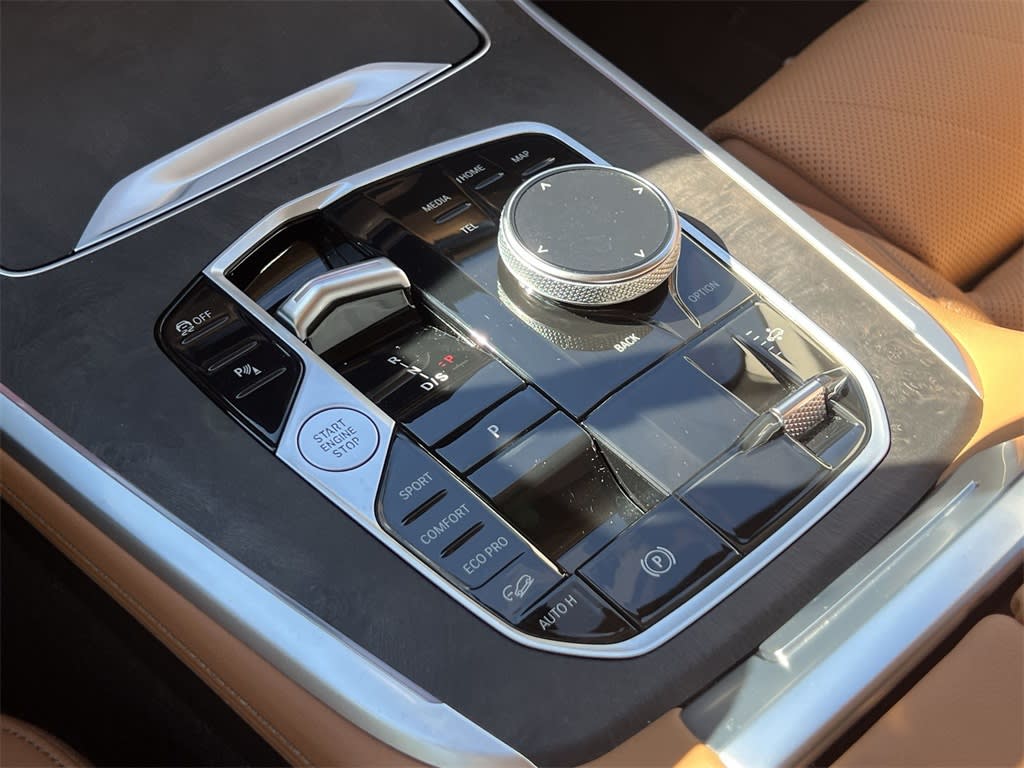 Thumbnail: 2023 BMW X7 - 15