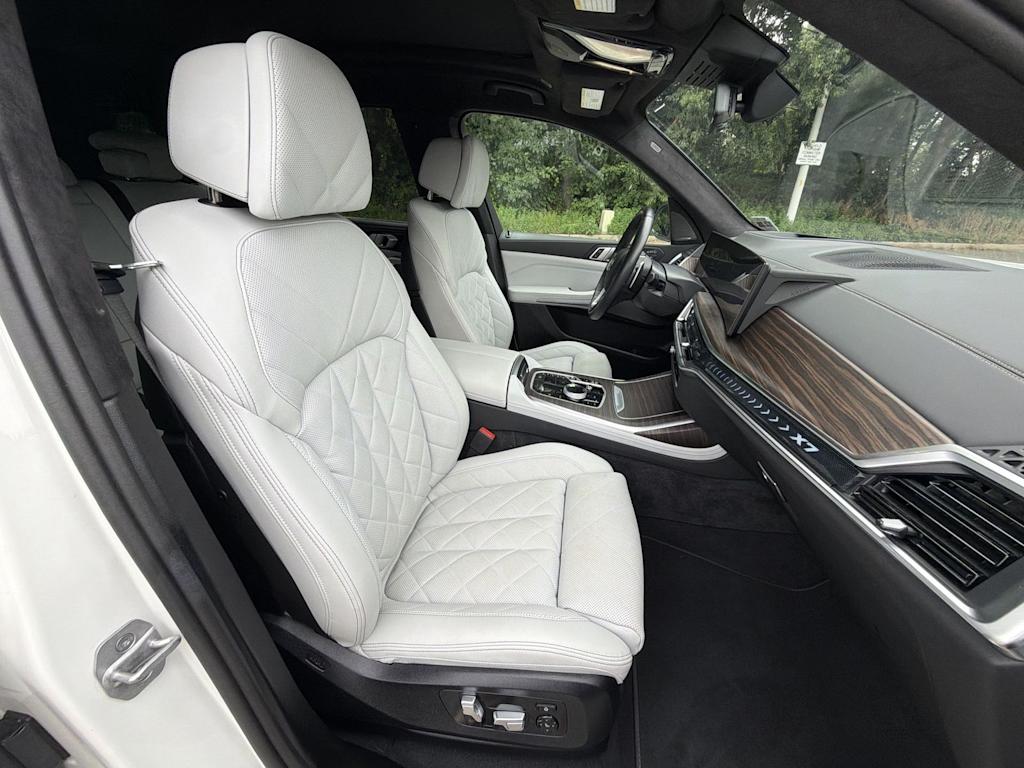 Thumbnail: 2024 BMW X7 - 12