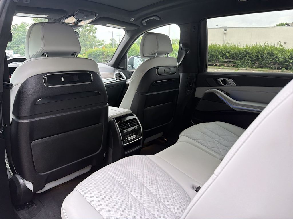 Thumbnail: 2024 BMW X7 - 13