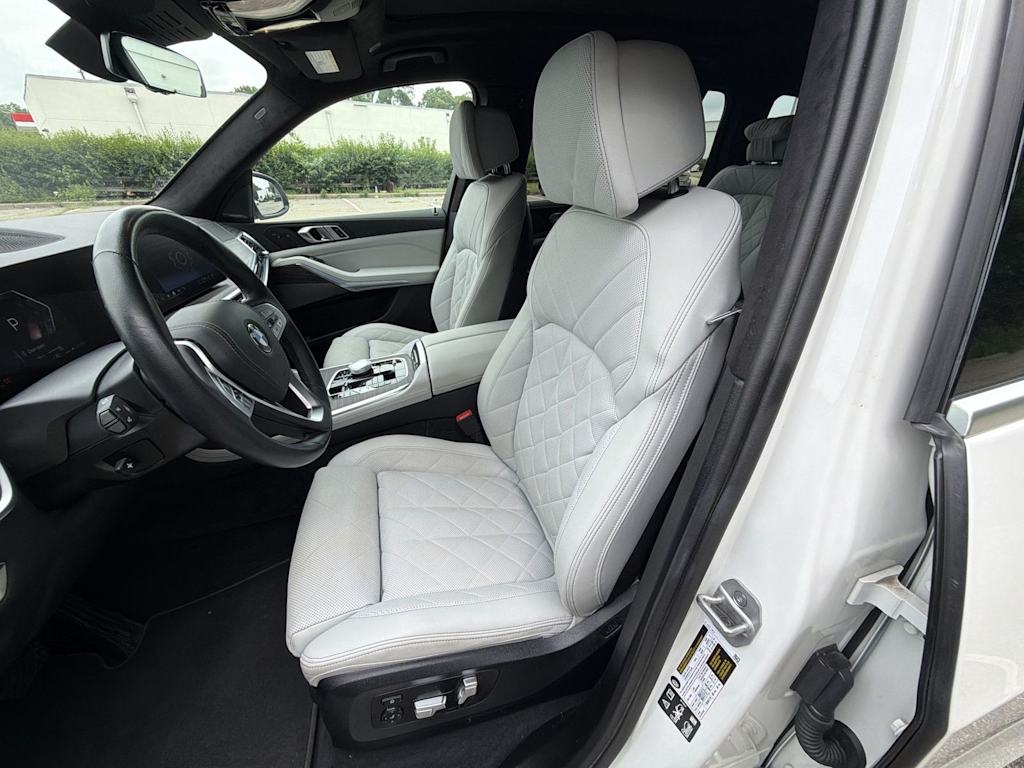 Thumbnail: 2024 BMW X7 - 11