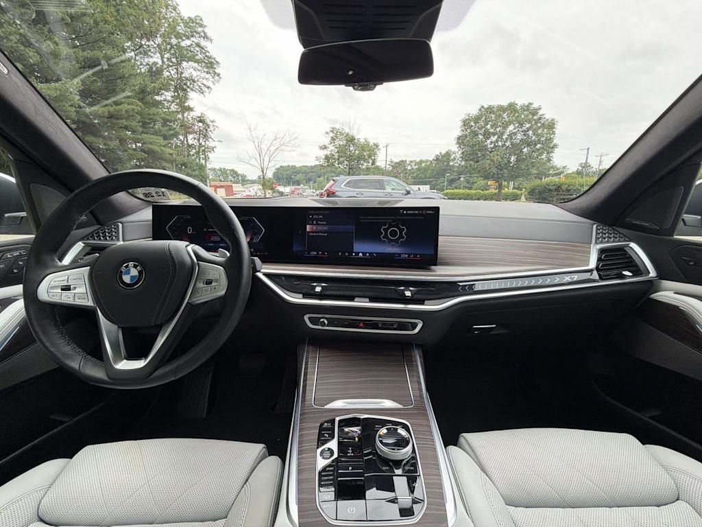 Thumbnail: 2024 BMW X7 - 10