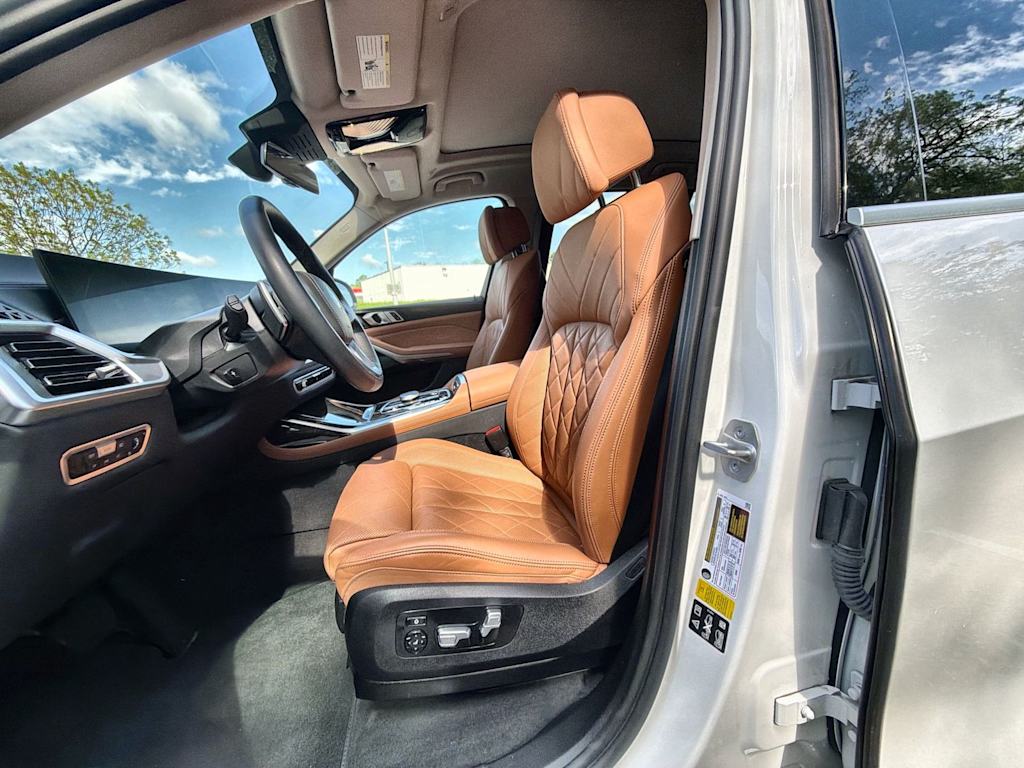 Thumbnail: 2023 BMW X7 - 12