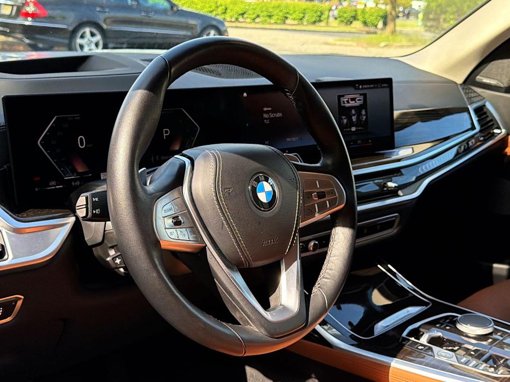 Thumbnail: 2023 BMW X7 - 10