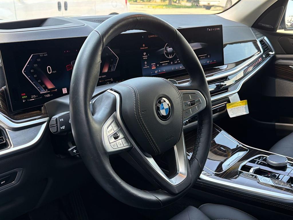 Thumbnail: 2026 BMW X7 - 10