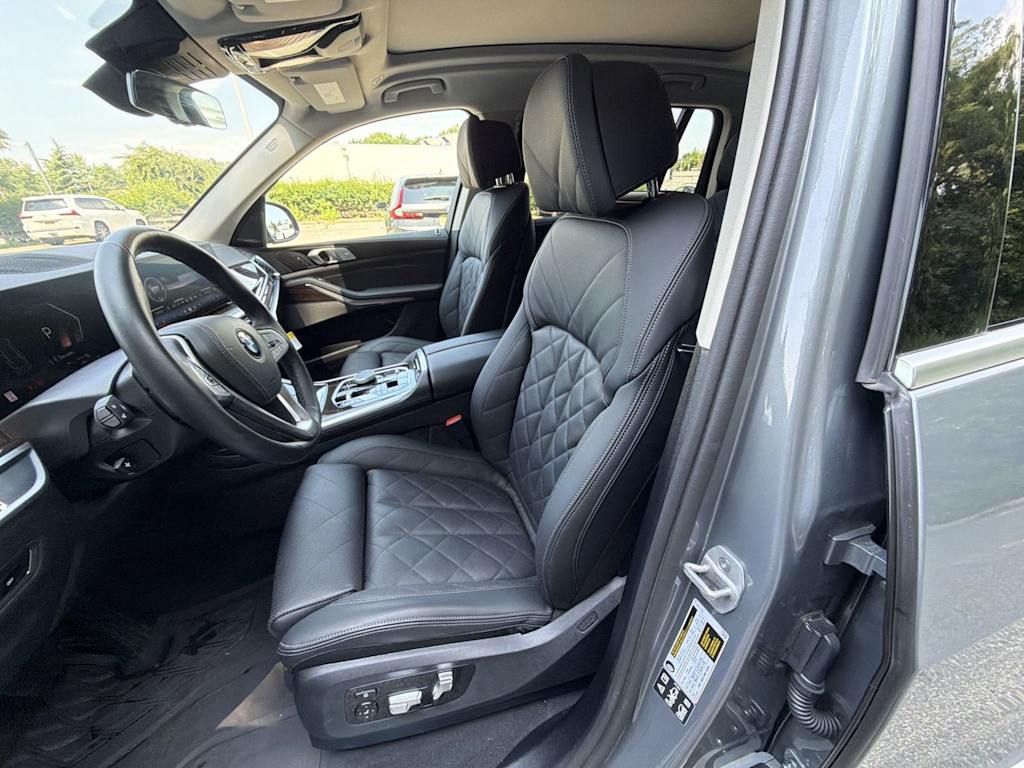 Thumbnail: 2026 BMW X7 - 12
