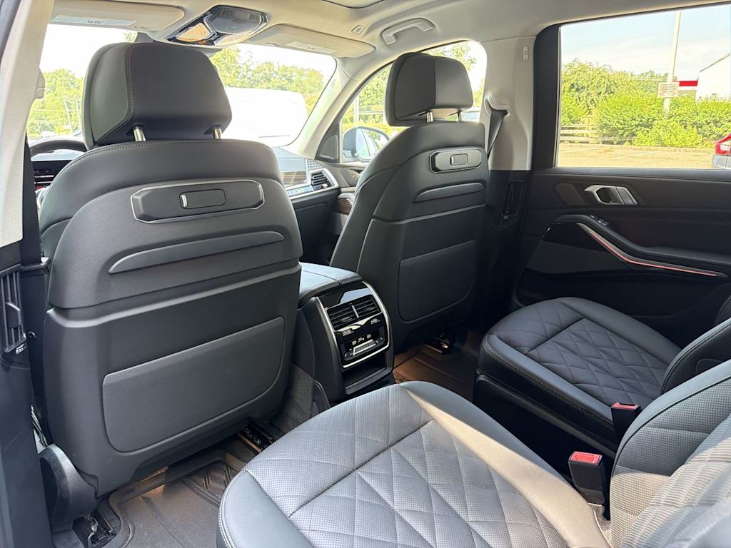 Thumbnail: 2026 BMW X7 - 13