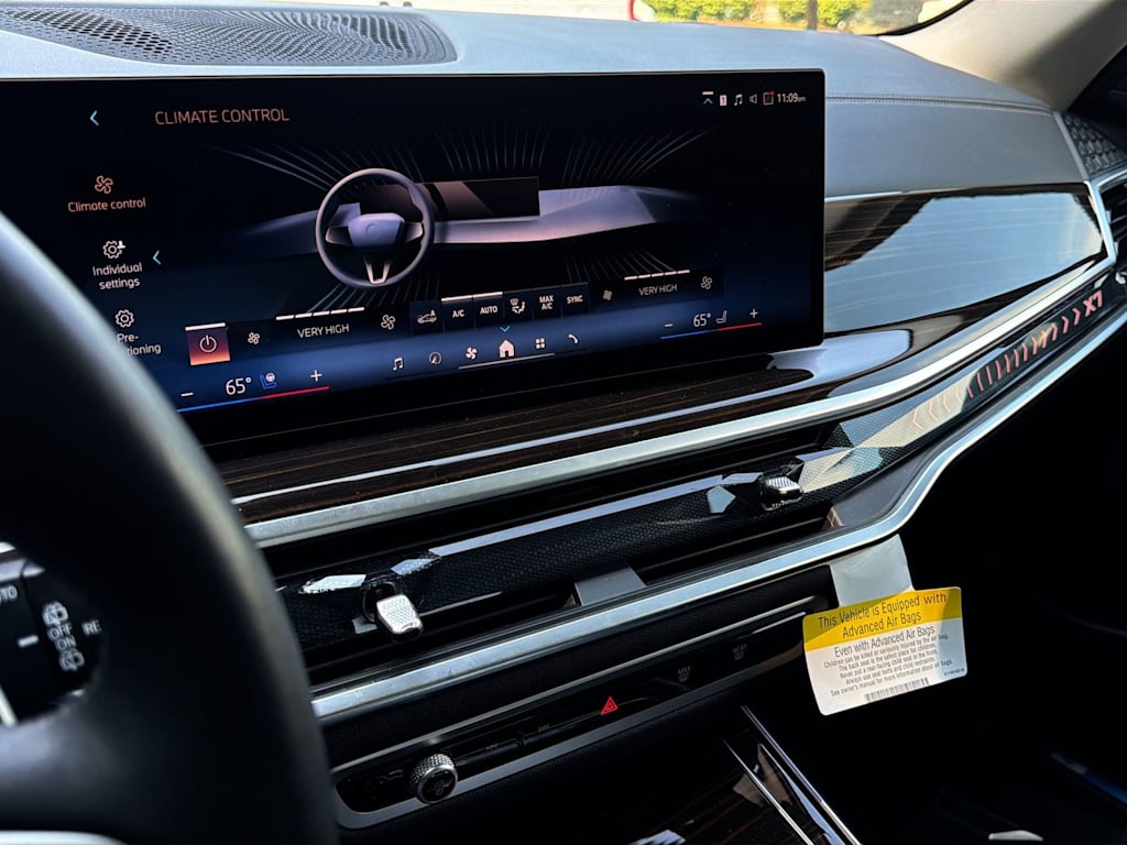 Thumbnail: 2026 BMW X7 - 14