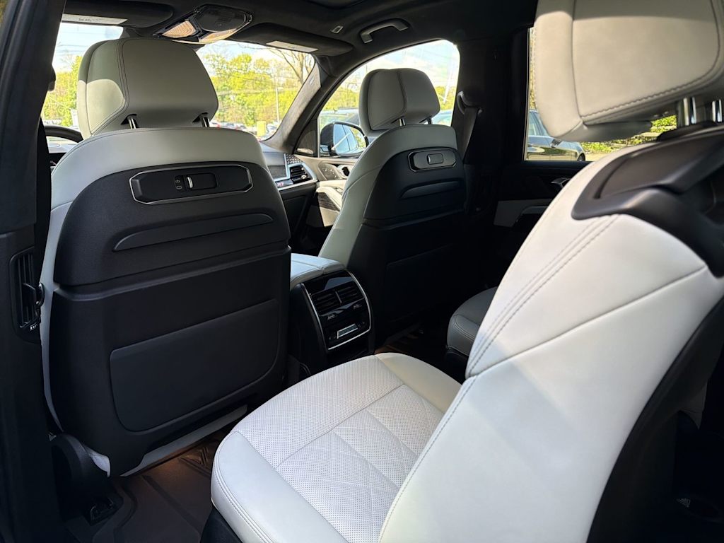 Thumbnail: 2023 BMW X7 - 13