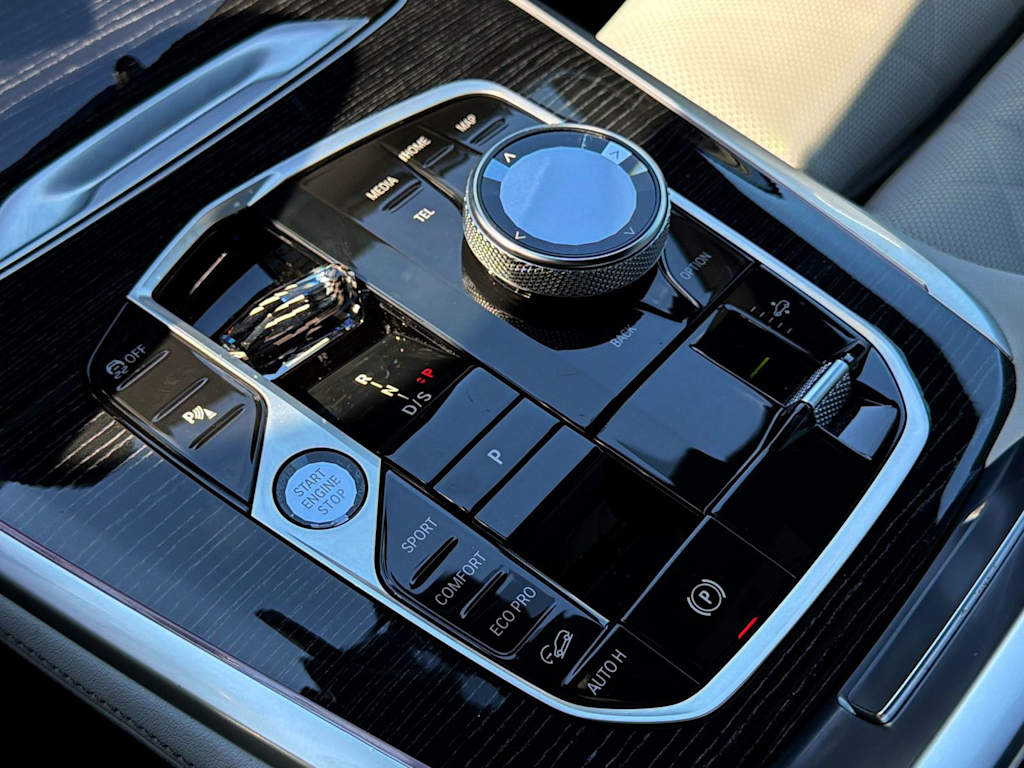 Thumbnail: 2023 BMW X7 - 30