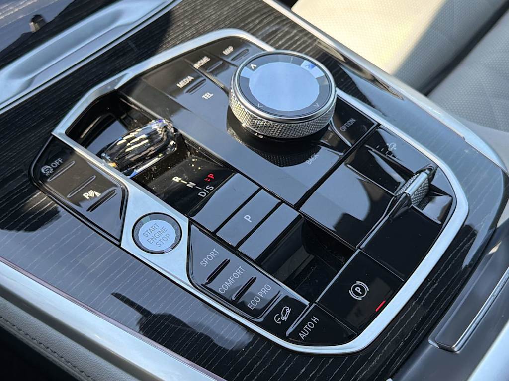 Thumbnail: 2023 BMW X7 - 28