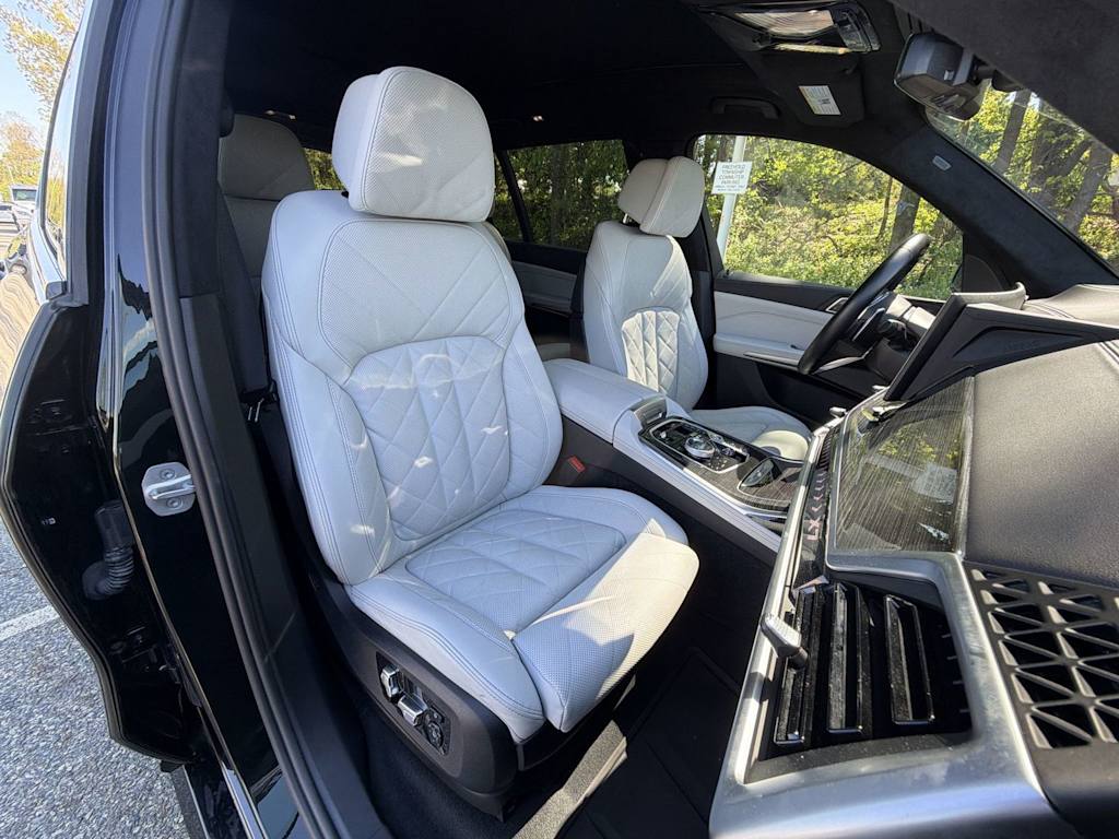 Thumbnail: 2023 BMW X7 - 12