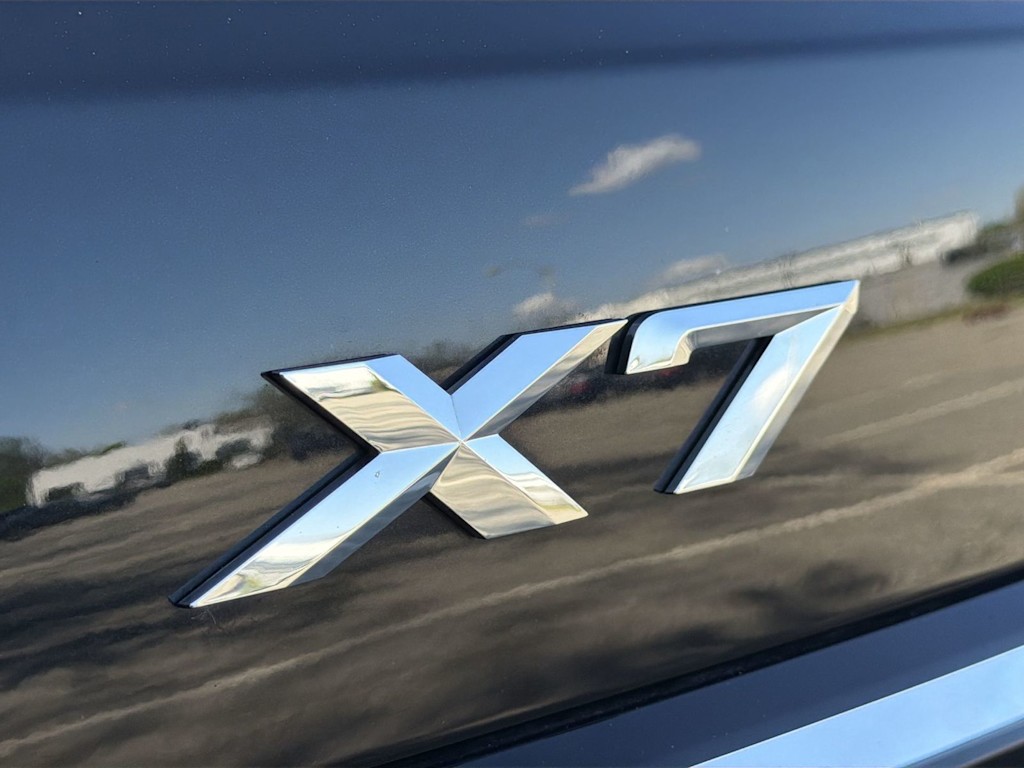 Thumbnail: 2023 BMW X7 - 7
