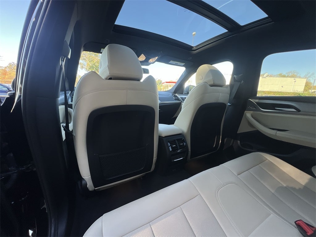 Thumbnail: 2023 BMW X4 - 13