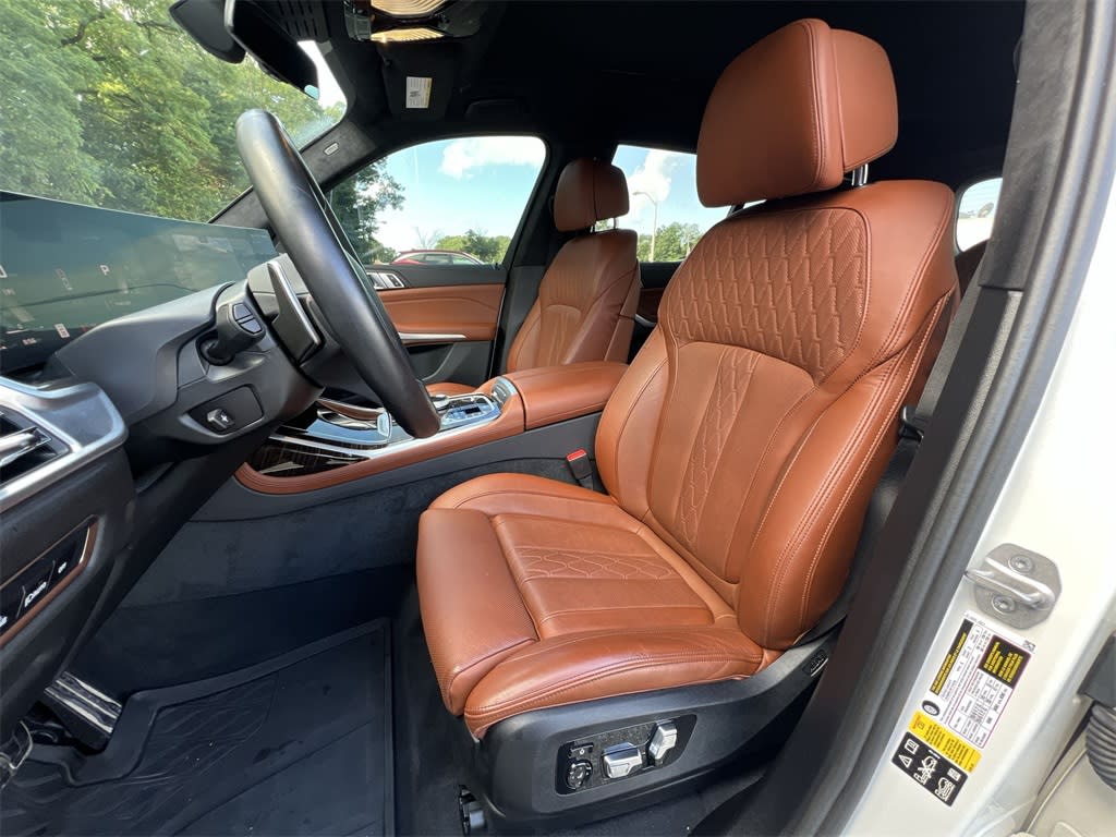 Thumbnail: 2024 BMW X7 - 12