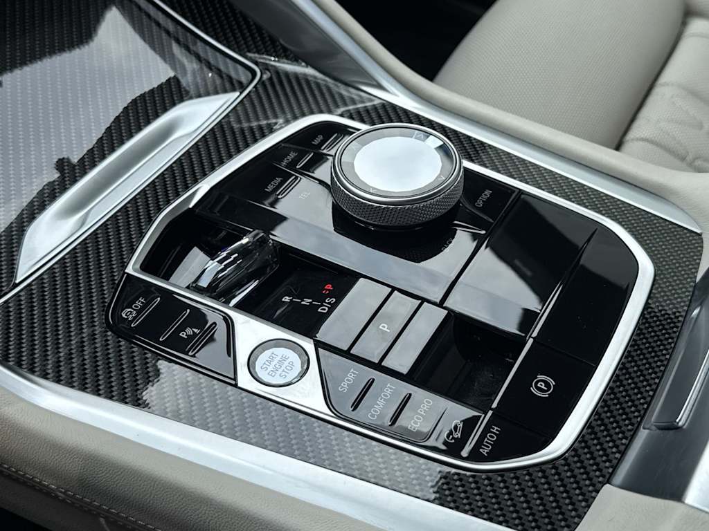 Thumbnail: 2024 BMW X6 - 16