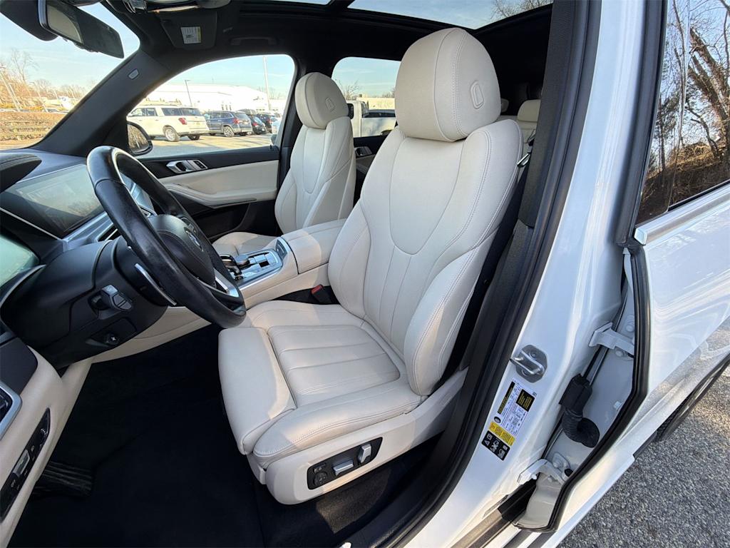 Thumbnail: 2022 BMW X5 - 11