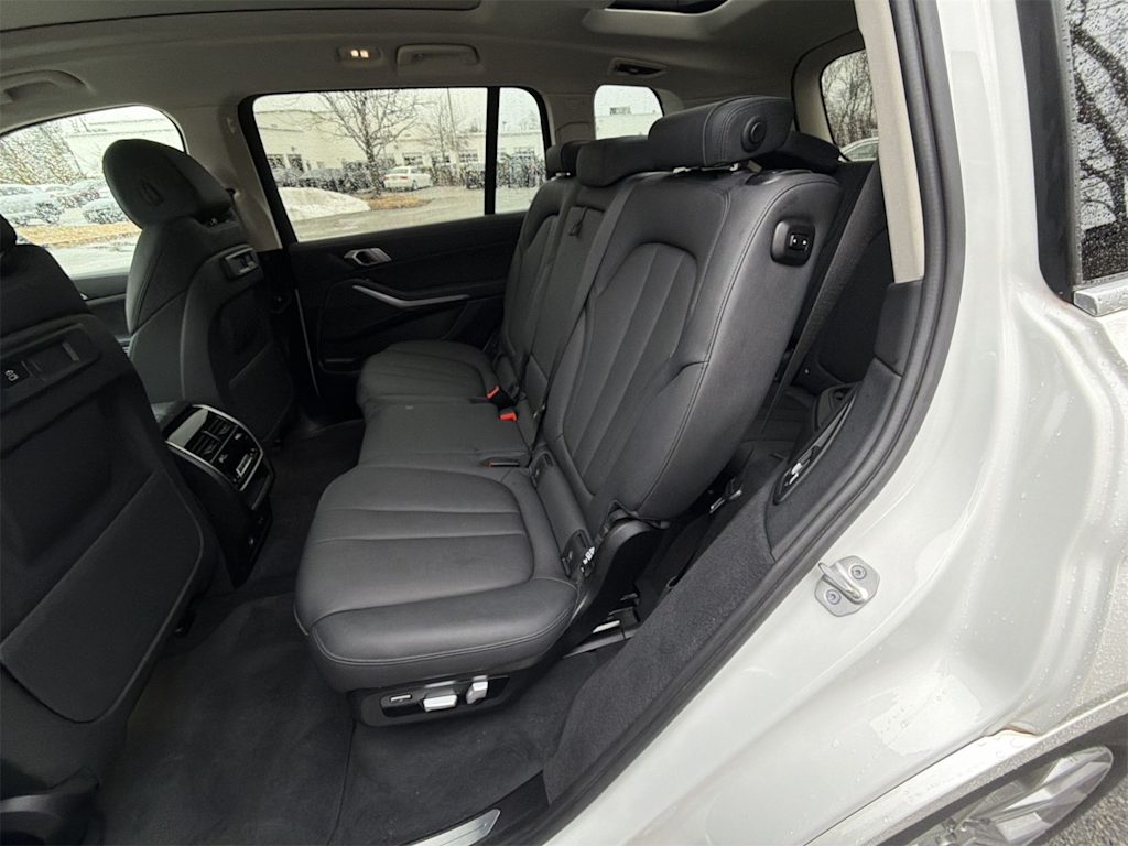 Thumbnail: 2021 BMW X7 - 27