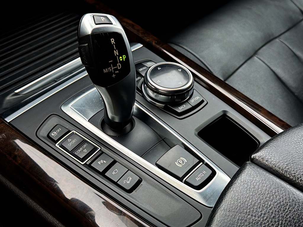 Thumbnail: 2015 BMW X5 - 15