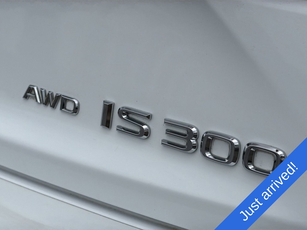 Thumbnail: 2016 Lexus IS - 26