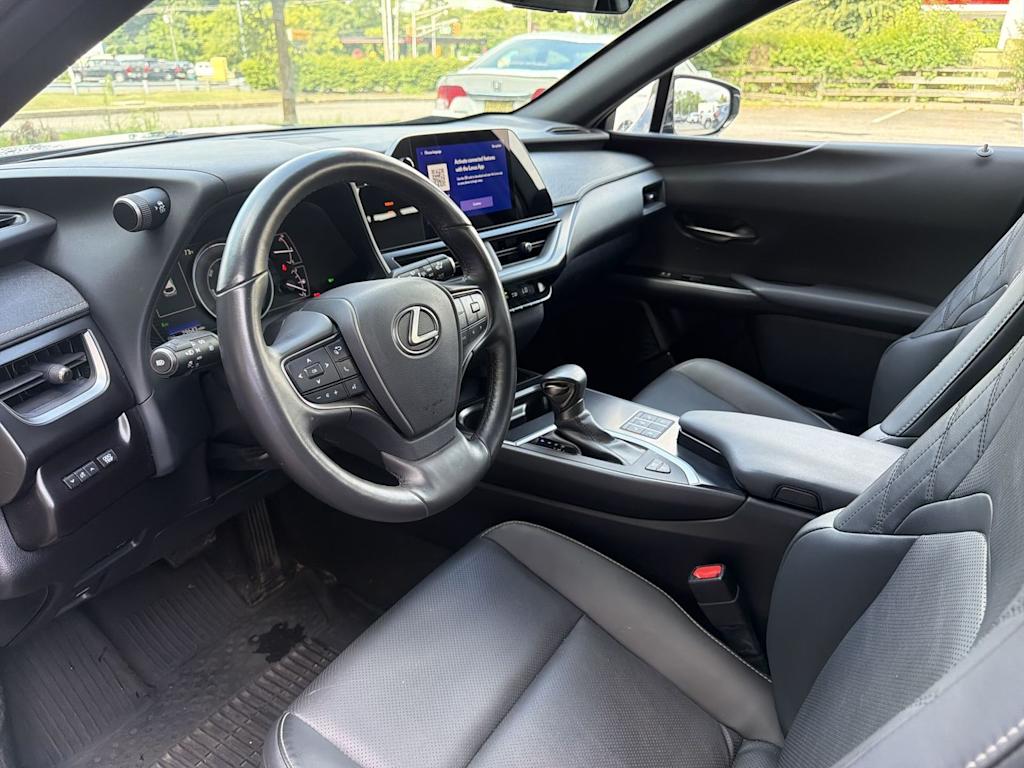 Thumbnail: 2024 Lexus UX - 2