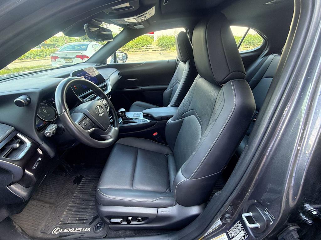 Thumbnail: 2024 Lexus UX - 11