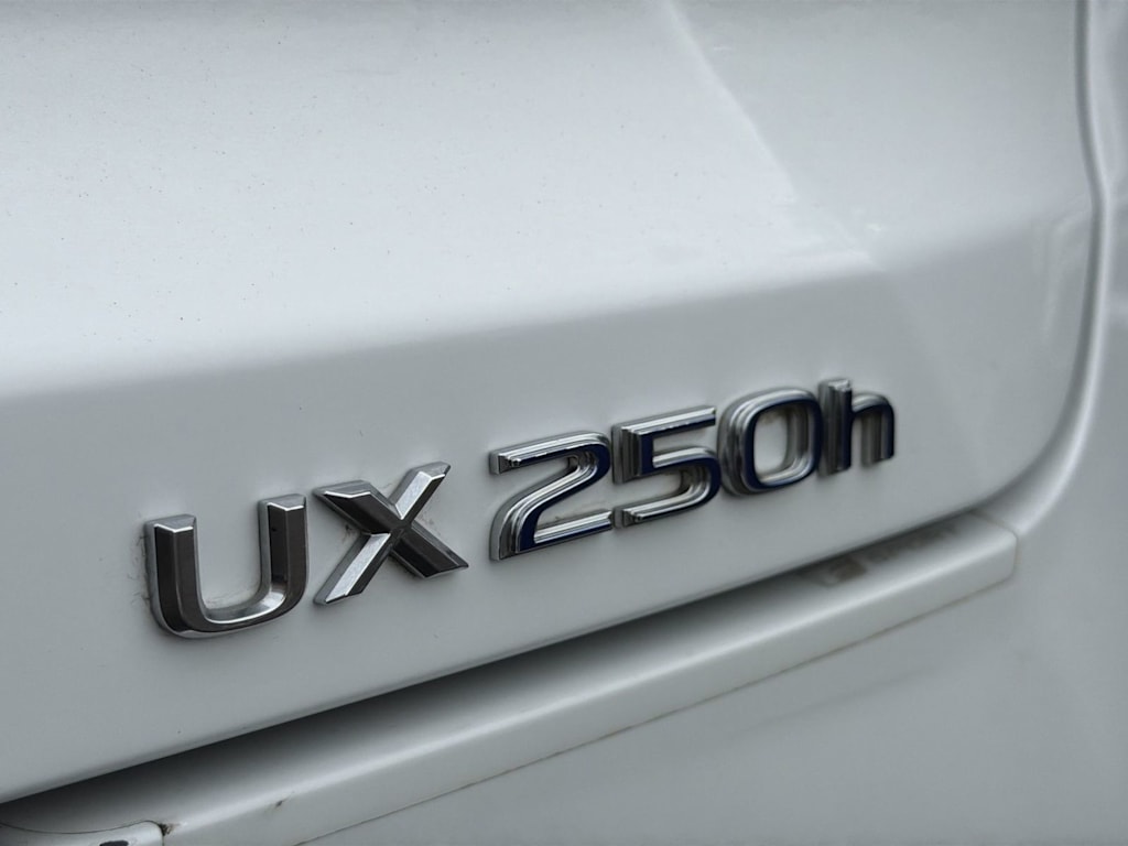 Thumbnail: 2019 Lexus UX - 7