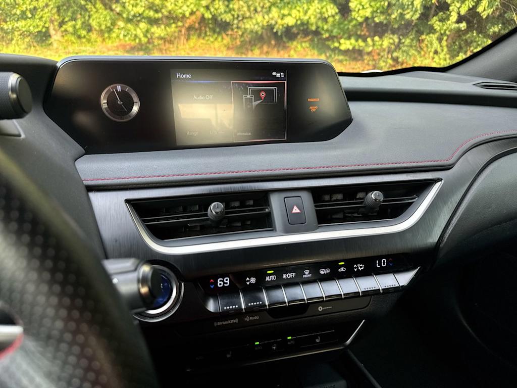 Thumbnail: 2019 Lexus UX - 15