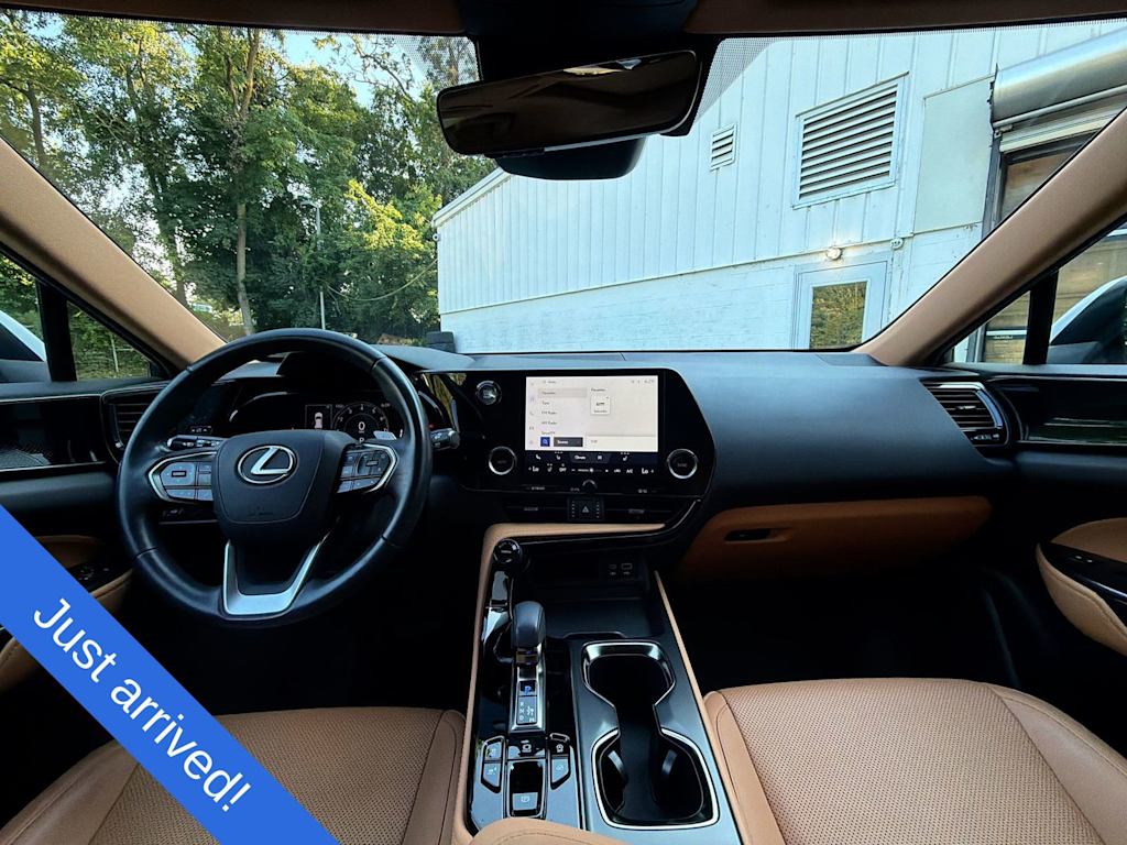 Thumbnail: 2024 Lexus ES - 10