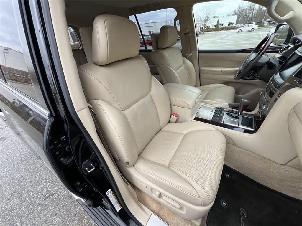 2014 Lexus LX 570 29