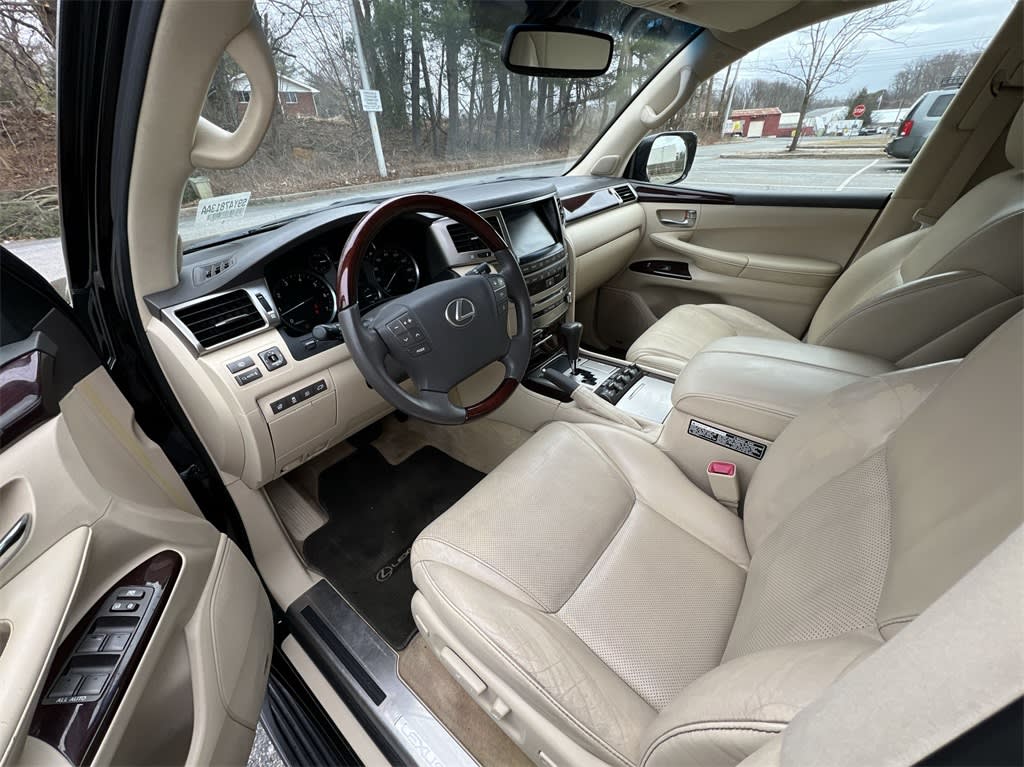 2014 Lexus LX 570 10