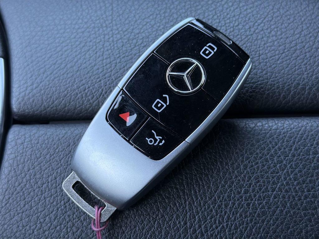 Thumbnail: 2022 Mercedes-Benz E-Class - 17