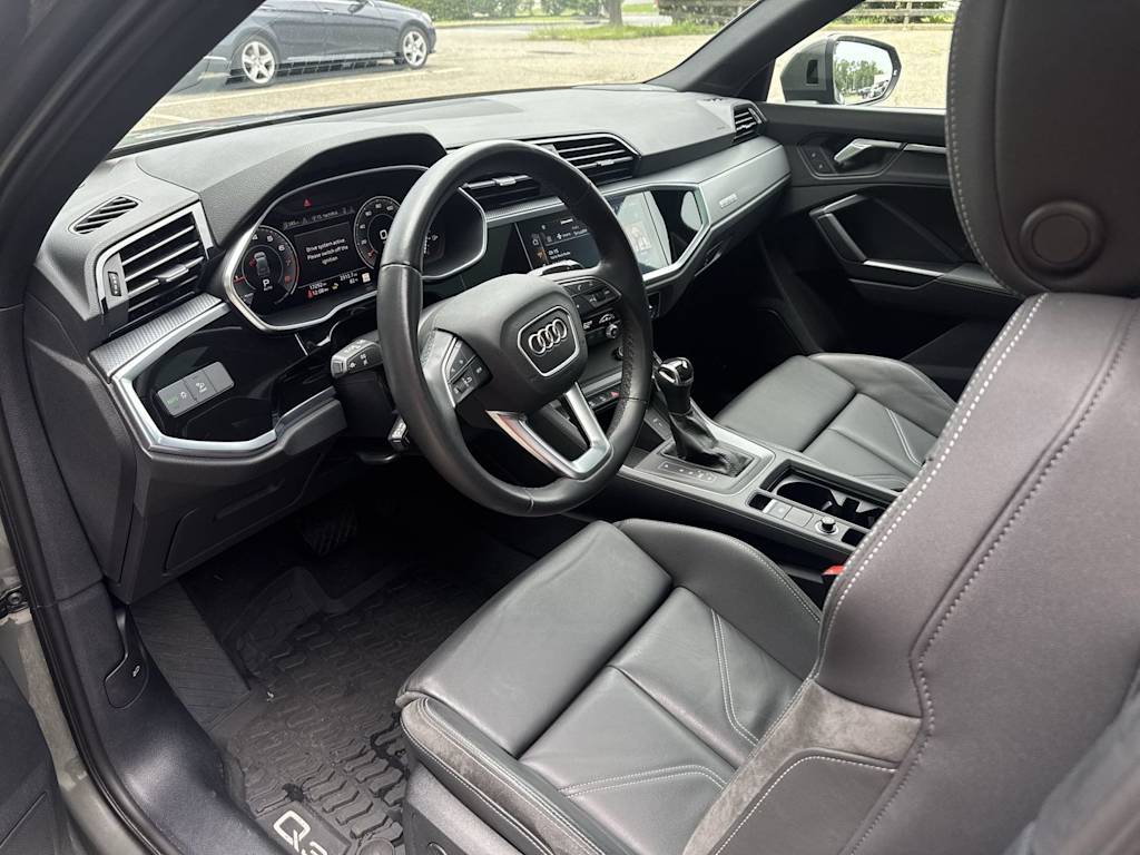 Thumbnail: 2022 Audi Q3 - 2