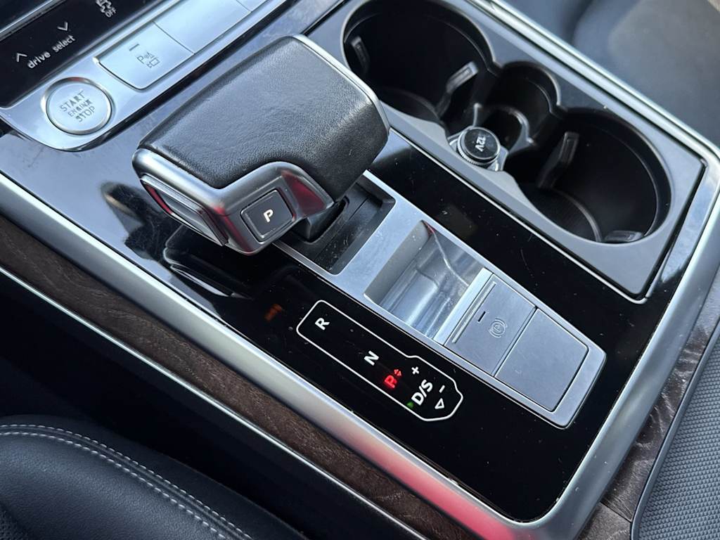 Thumbnail: 2020 Audi Q8 - 15