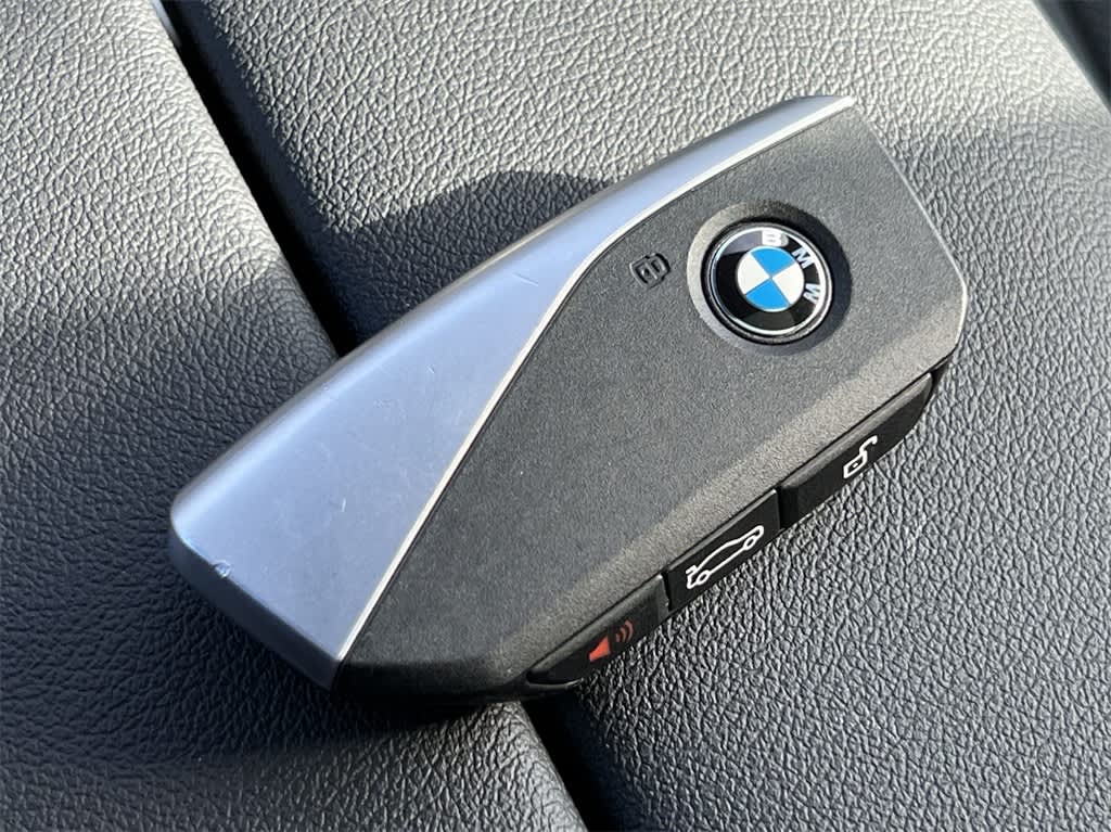 2025 BMW iX xDrive50 18