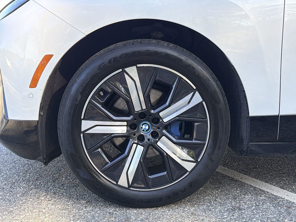 Thumbnail: 2024 BMW iX - 8