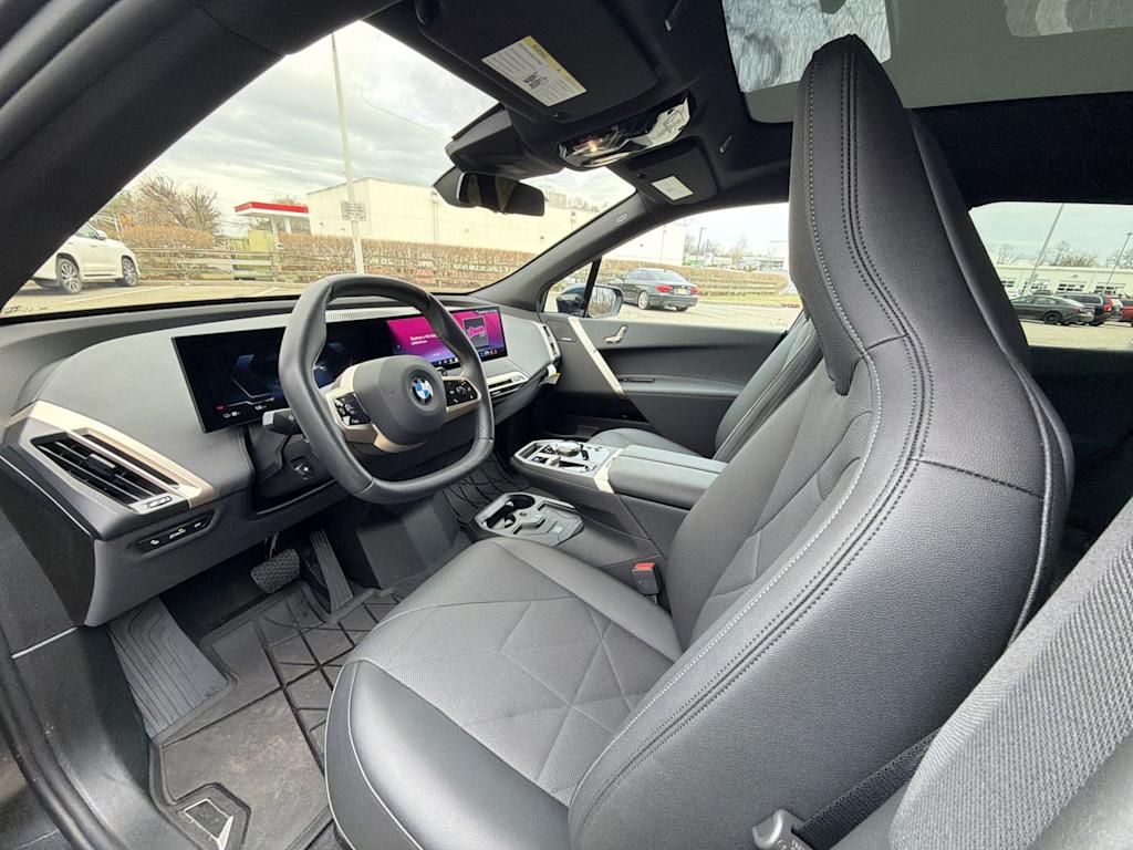 Thumbnail: 2026 BMW iX - 10