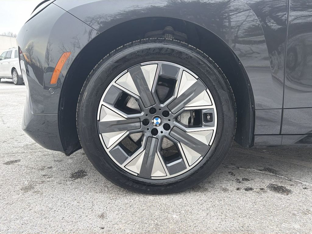 Thumbnail: 2026 BMW iX - 8