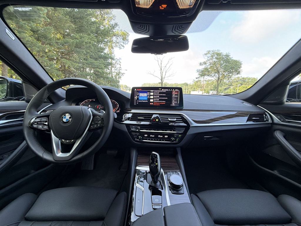 Thumbnail: 2023 BMW 5 Series - 10