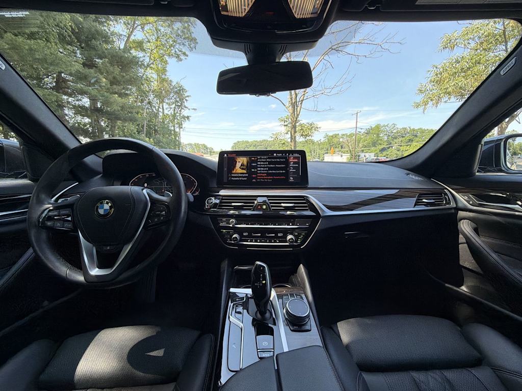 Thumbnail: 2023 BMW 5 Series - 10