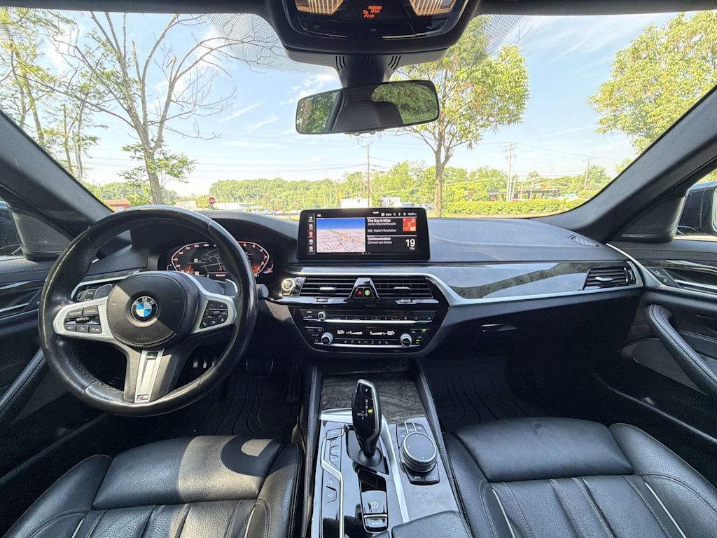 Thumbnail: 2022 BMW 5 Series - 10