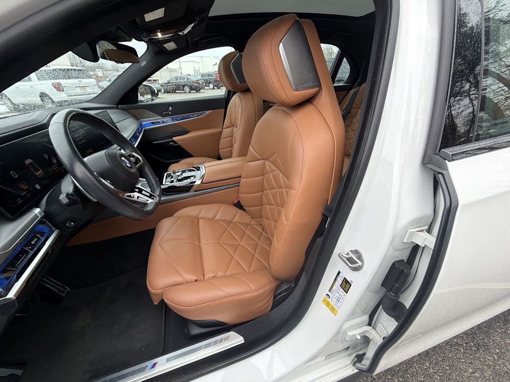 Thumbnail: 2023 BMW 7 Series - 12