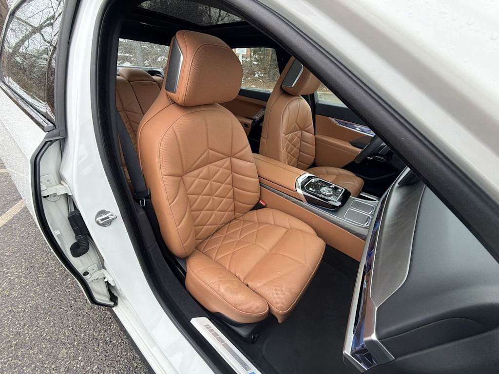 Thumbnail: 2023 BMW 7 Series - 26