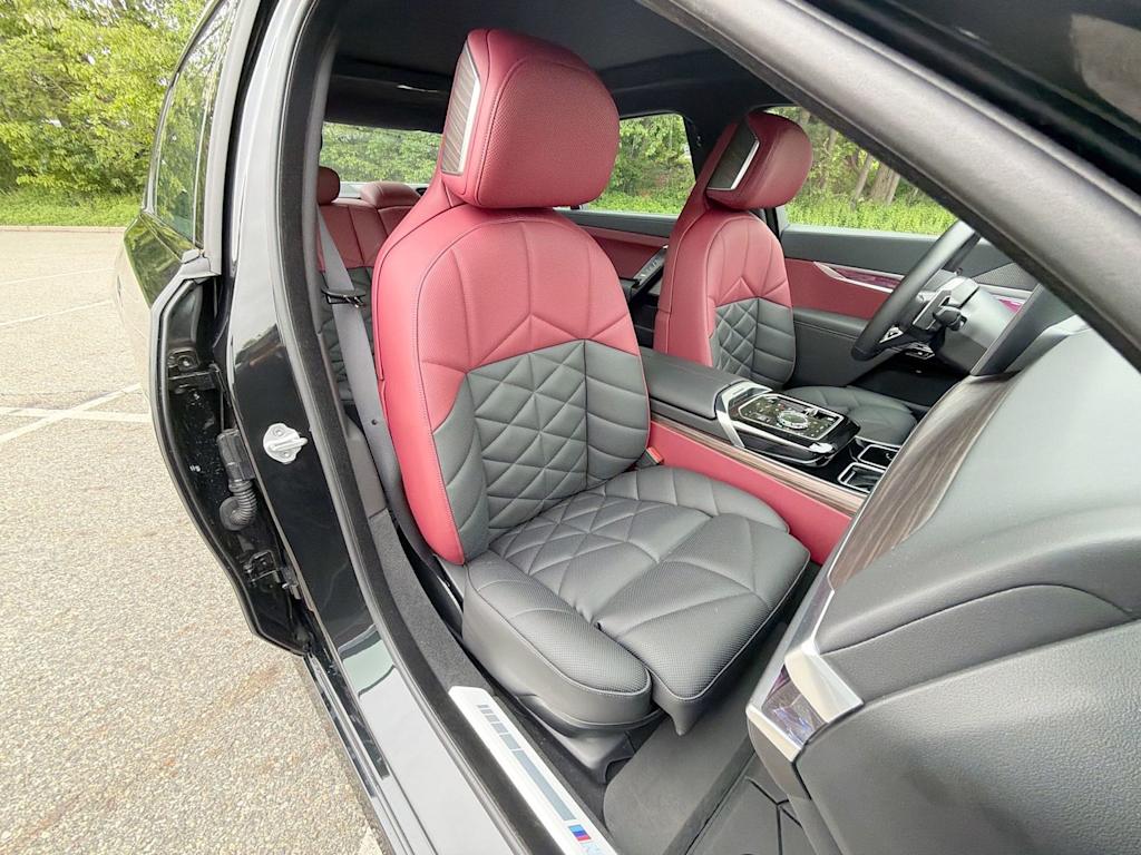 Thumbnail: 2026 BMW 7 Series - 25