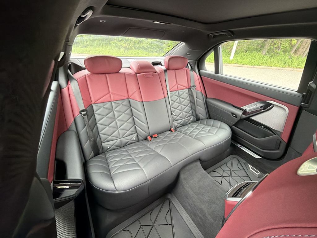 Thumbnail: 2026 BMW 7 Series - 24
