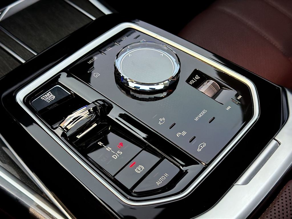 Thumbnail: 2024 BMW 7 Series - 16