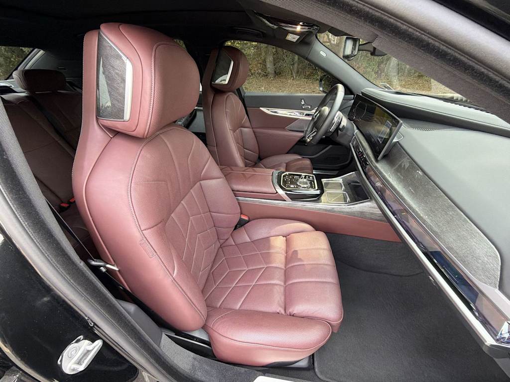 Thumbnail: 2024 BMW 7 Series - 12