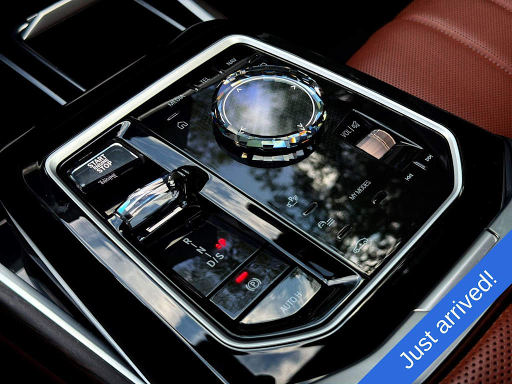 Thumbnail: 2024 BMW 7 Series - 24
