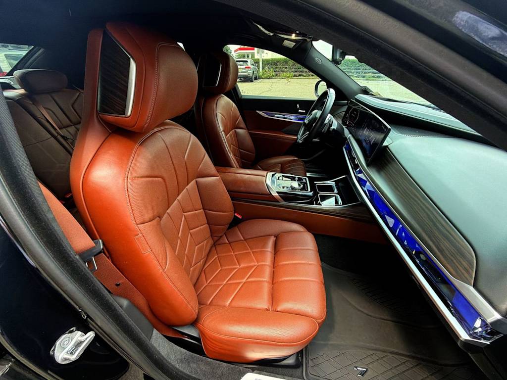 Thumbnail: 2024 BMW 7 Series - 12
